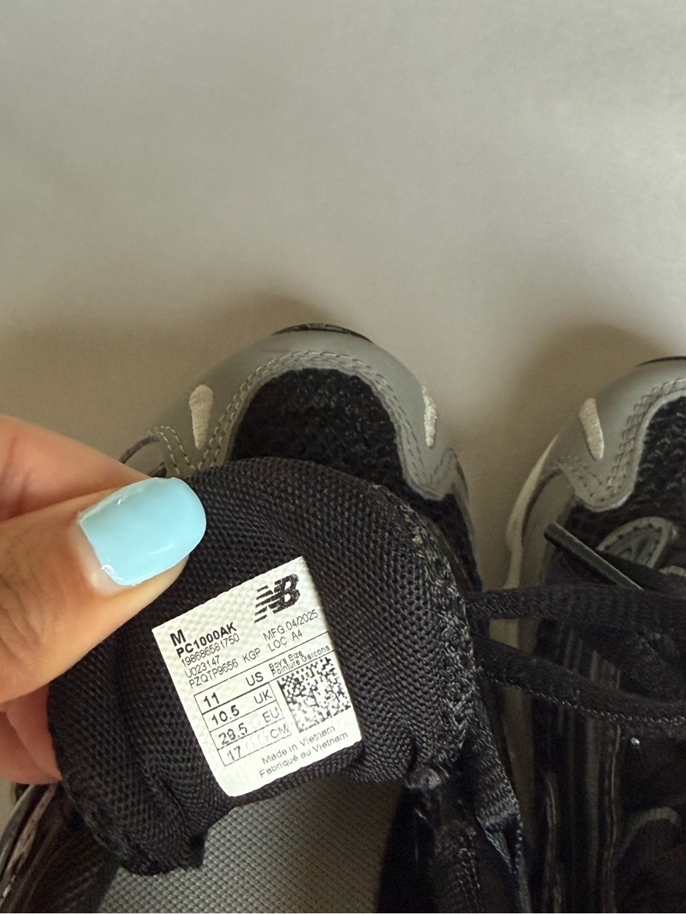 New Balance 1000 kids unisex lifestyle sneakers in a black and grey size 11 - Picture 4 of 5